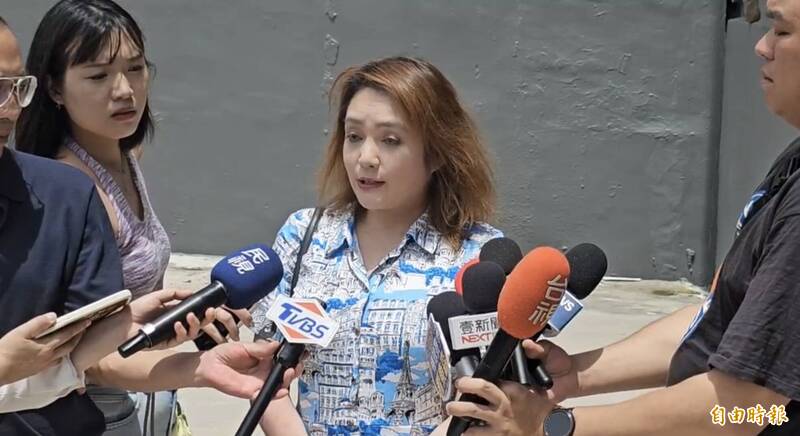 艺人凌威威涉掳人伤人案，现身喊冤强调「未伤人」，指控警方处理过程荒腔走板。 （记者谢武雄摄）