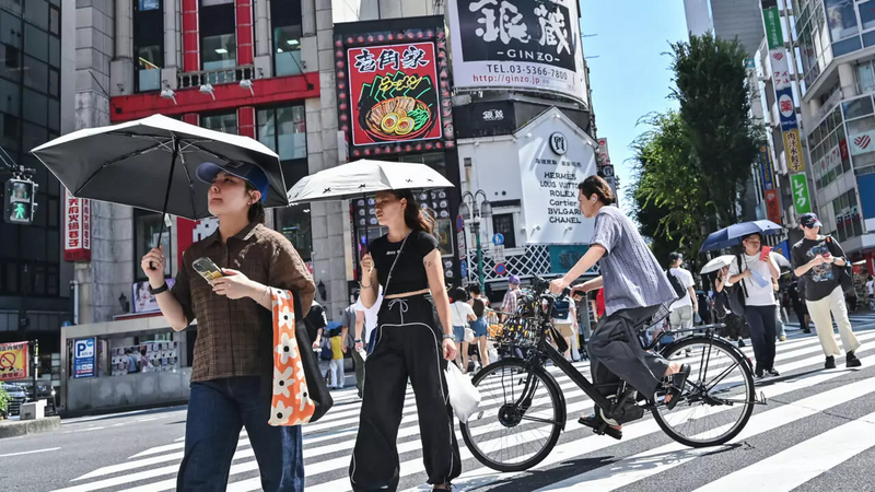 日本多地近期氣溫飆破攝氏40度，創下觀測紀錄新高，引發熱傷害通報激增。（法新社）