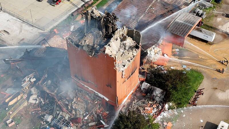 美国内布拉斯加州弗里蒙特(Fremont)一间生物燃料工厂近日发生爆炸,造成1名成年男子及2名孩童丧命。(路透) 美国内布拉斯加州弗里蒙特(Fremont)一间生物燃料工厂近日发生爆炸,造成1名成年男子及2名孩童丧命。(路透)