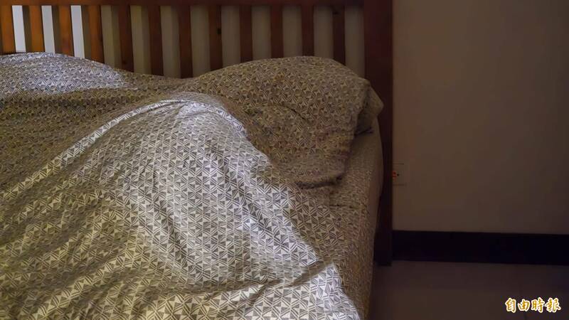 两名子女指控父亲外遇、家暴，童年时母亲曾趴身护子挡拳脚，二度声请免除扶养义务，台南地院认定与前案相同再度驳回。示意图。（记者王捷摄）