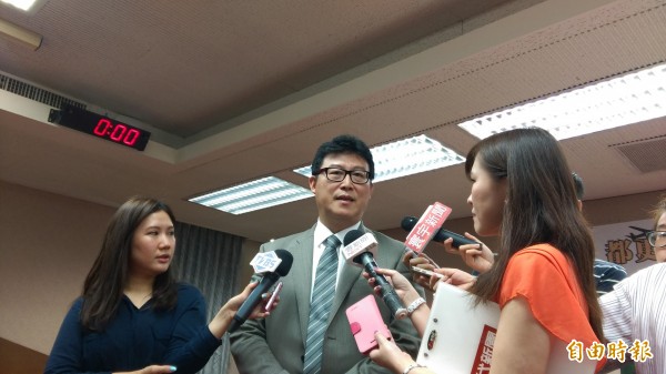 民进党立委姚文智呼吁在特赦前总统陈水扁前,相关人等应保持低调。(记者陈钰馥摄) 民进党立委姚文智呼吁在特赦前总统陈水扁前,相关人等应保持低调。(记者陈钰馥摄)