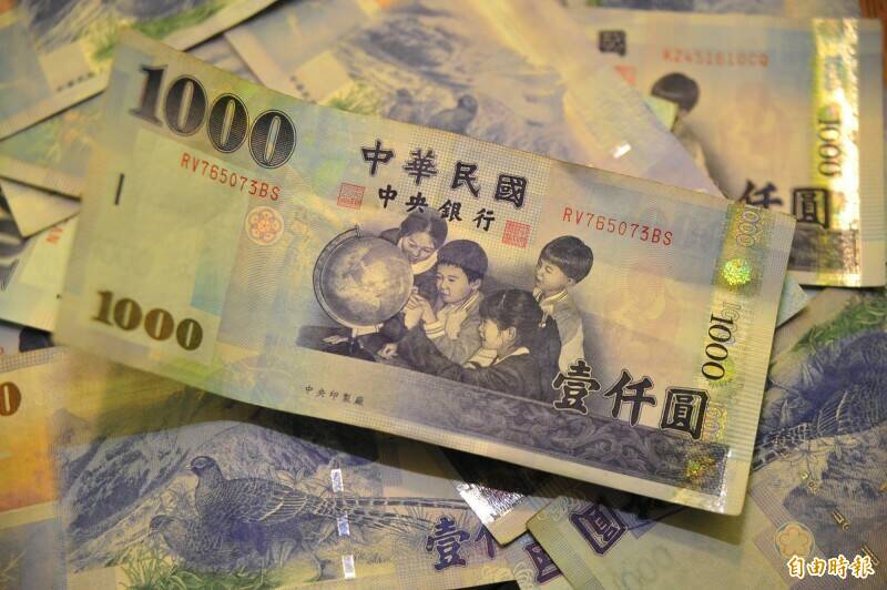 父亲公司经营不善，去年收入仅2万元，两名未成年子女声请母亲提高扶养费，但法院认定变故与母亲能力无关，且子女非离婚契约当事人，驳回声请。（记者王捷摄）