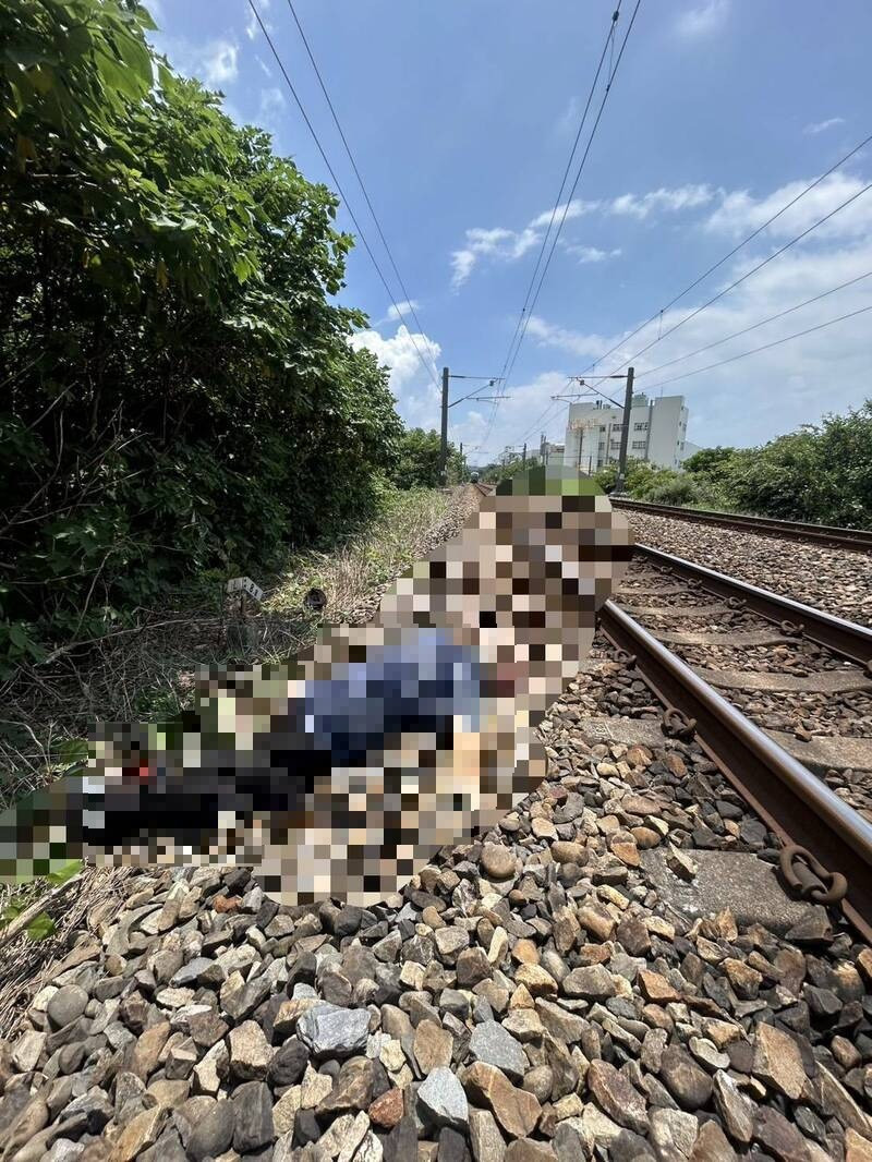 台鐵竹南往造橋段事故，1人闖軌遭列車撞擊身首分離。（民眾提供）