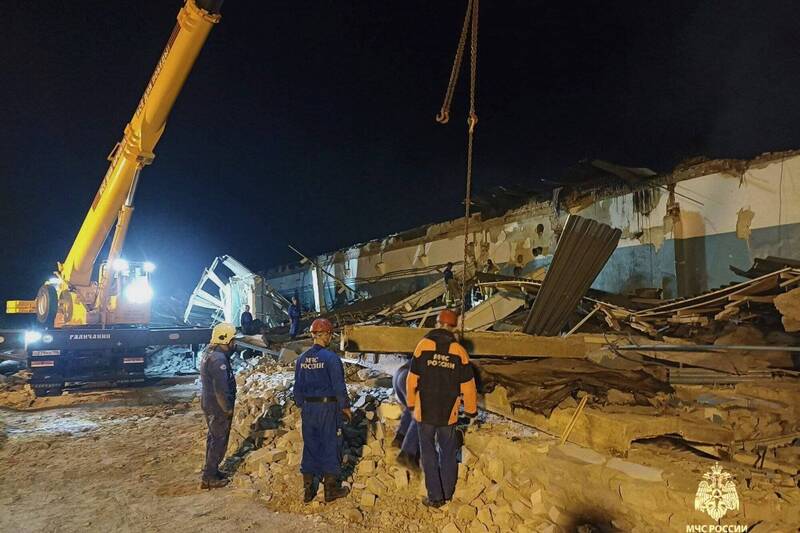 俄羅斯火藥廠Elastik失火後引發爆炸，造成11死130傷。（美聯社）