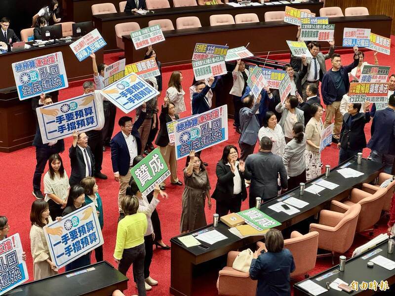 國民黨立委今年1月在立法院審查總預算案時，以人數優勢進行表決。美國前白宮國安高層近日撰文，罕見點名國民黨對國防開支的態度，警告此舉正從根本上削弱華府對台支持的根基。（資料照）
