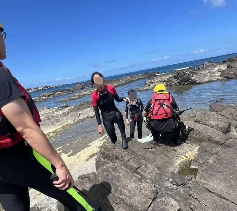 2名女泳客安全獲救。（圖由民眾提供）