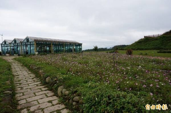 新北市八里垃圾掩埋场前场长郑杰文2014年涉嫌规避采购法公开招标规定，图利业者。图为八里掩埋场复育原生植物。（资料照）