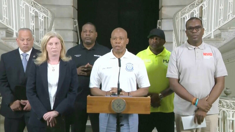 纽约1家俱乐部发生枪击案,造成3死9伤。纽约市长亚当斯称,不希望暴力事件成为常态。(美联社) 纽约1家俱乐部发生枪击案,造成3死9伤。纽约市长亚当斯称,不希望暴力事件成为常态。(美联社)