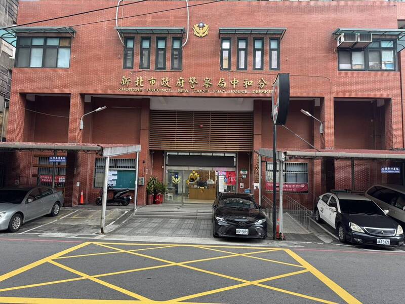 7旬翁告訴妻子要去看醫生，卻不幸從住處墜樓身亡，新北市警中和分局正調查死因。（記者陸運鋒翻攝）