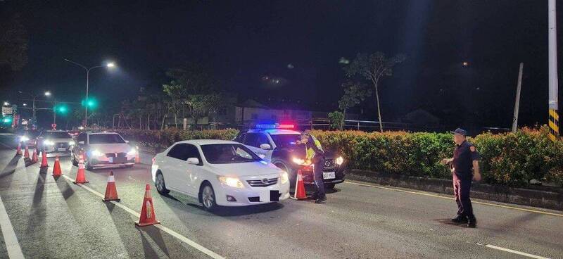 立法院初审修正通过，将无照机车驾驶人罚锾提高至1.8万元以上至3.6万元以下罚锾、汽车无照处3.6万元以上至6万元以下罚锾，且当场移置保管该汽机车。（资料照）