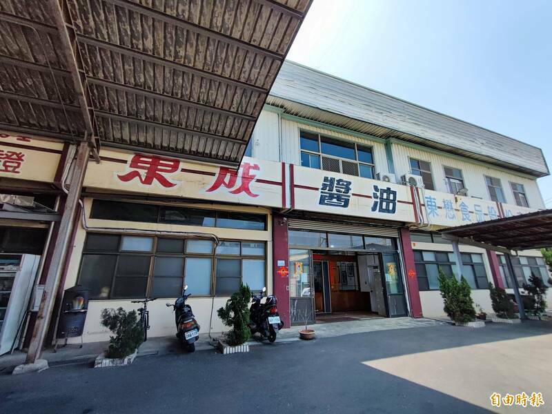 東成醬油內鬥未熄，三弟告大哥的女婿、20年廠長妨害秘密，檢方不起訴後，東成再聲請自訴，台南地方法院也裁定駁回。（記者吳俊鋒攝）