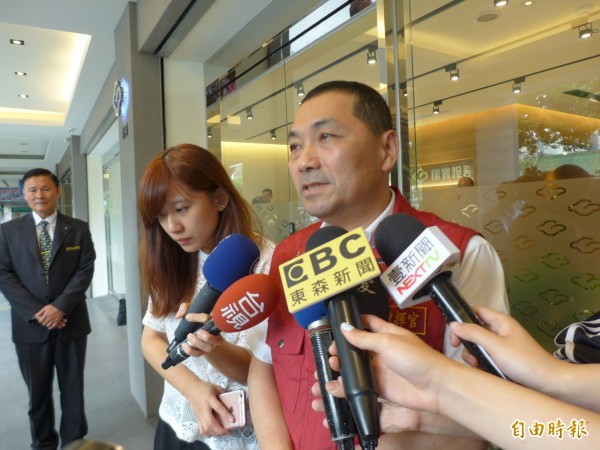 侯友宜前来慰问家属。（记者王冠仁摄）