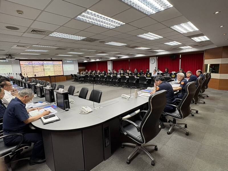 警政署署長張榮興今日主持8月23日公投罷免投開票前視訊專案會議。（記者邱俊福翻攝）