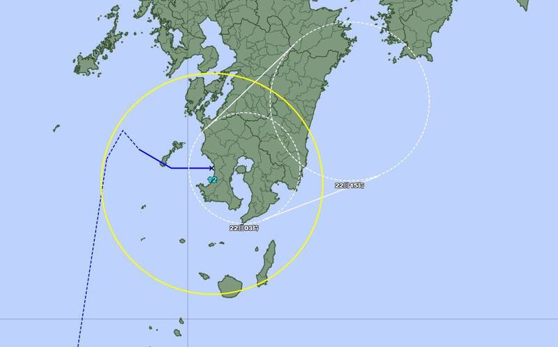 「玲玲」台风登陆日本鹿儿岛一带，气象厅针对当地发布土砂灾害特别警报、大雨警报、洪水警报、龙卷风注意报等警报。（图撷自日本气象厅）